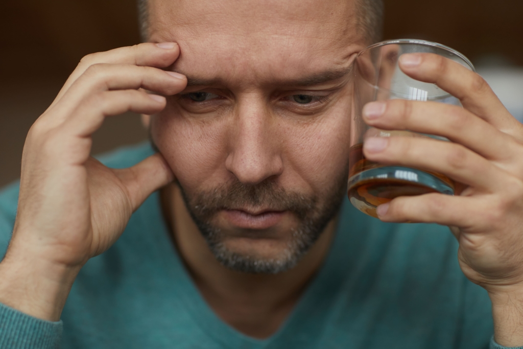 O ÚNICO papel que o álcool deve desempenhar no caso do COVIDd é ajudar a garantir a higiene